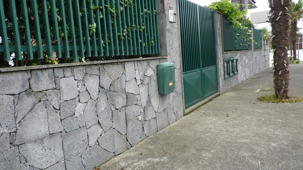 Azores Holidays House -B&B - Suites - Self Check-In Keyboard ポンタ・デルガダ エクステリア 写真